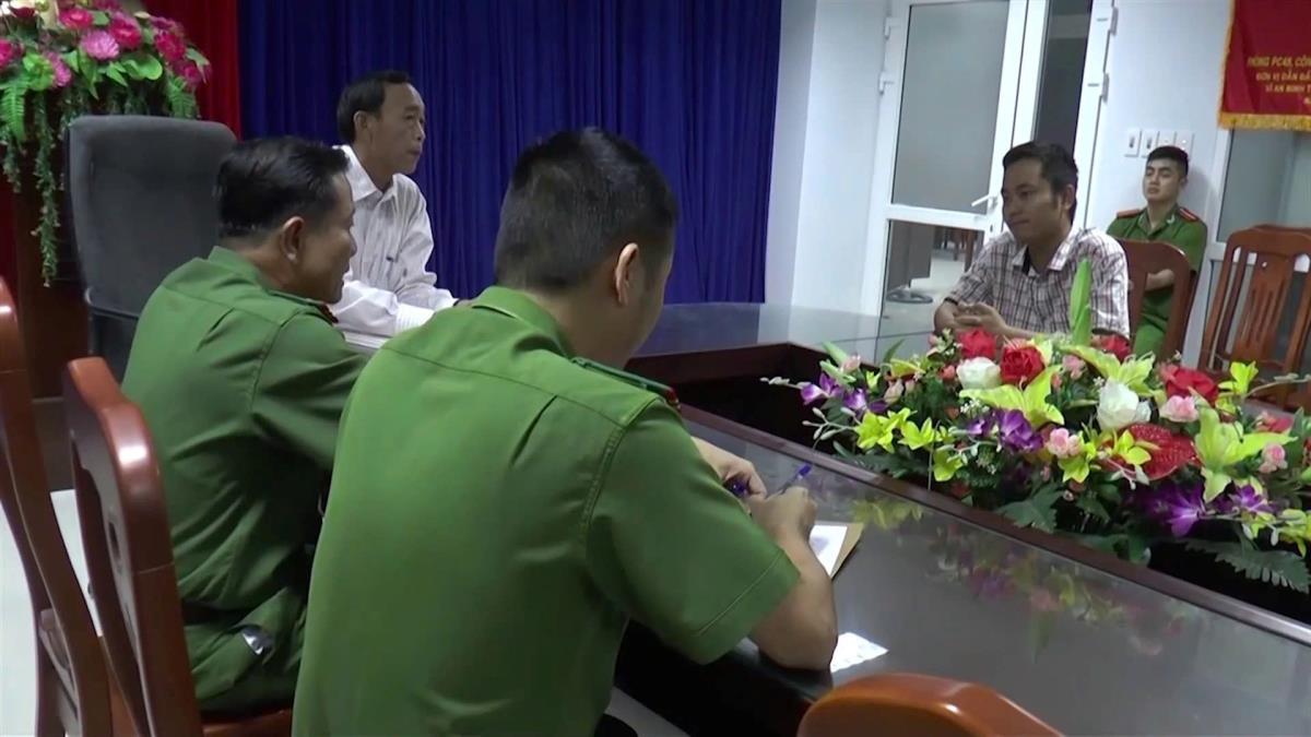 Thực nghiệm hiện trường vụ án do Nguyễn Trung Tạ Bảo Duy gây ra.