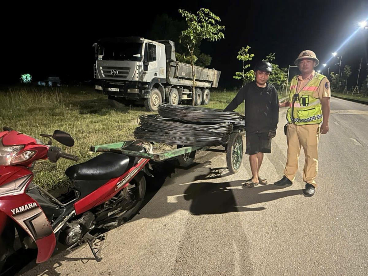 Đối tượng Nam bị bắt giữ cùng tang vật.
