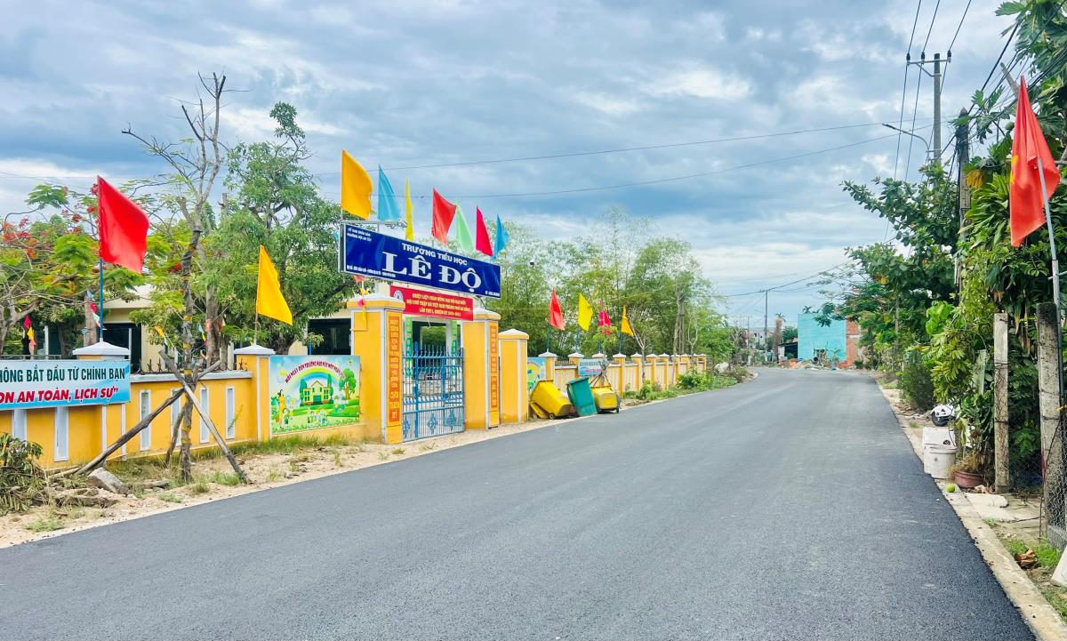 Diện mạo tuyến đường đã "thay da đổi thịt" sau nhiều năm hư hỏng nặng.