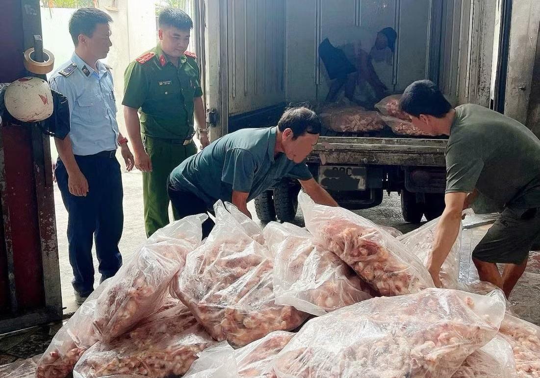 Công an phường Võ Cường phát hiện sản phẩm động vật không rõ nguồn gốc. Ảnh: Công an tỉnh Bắc Ninh.