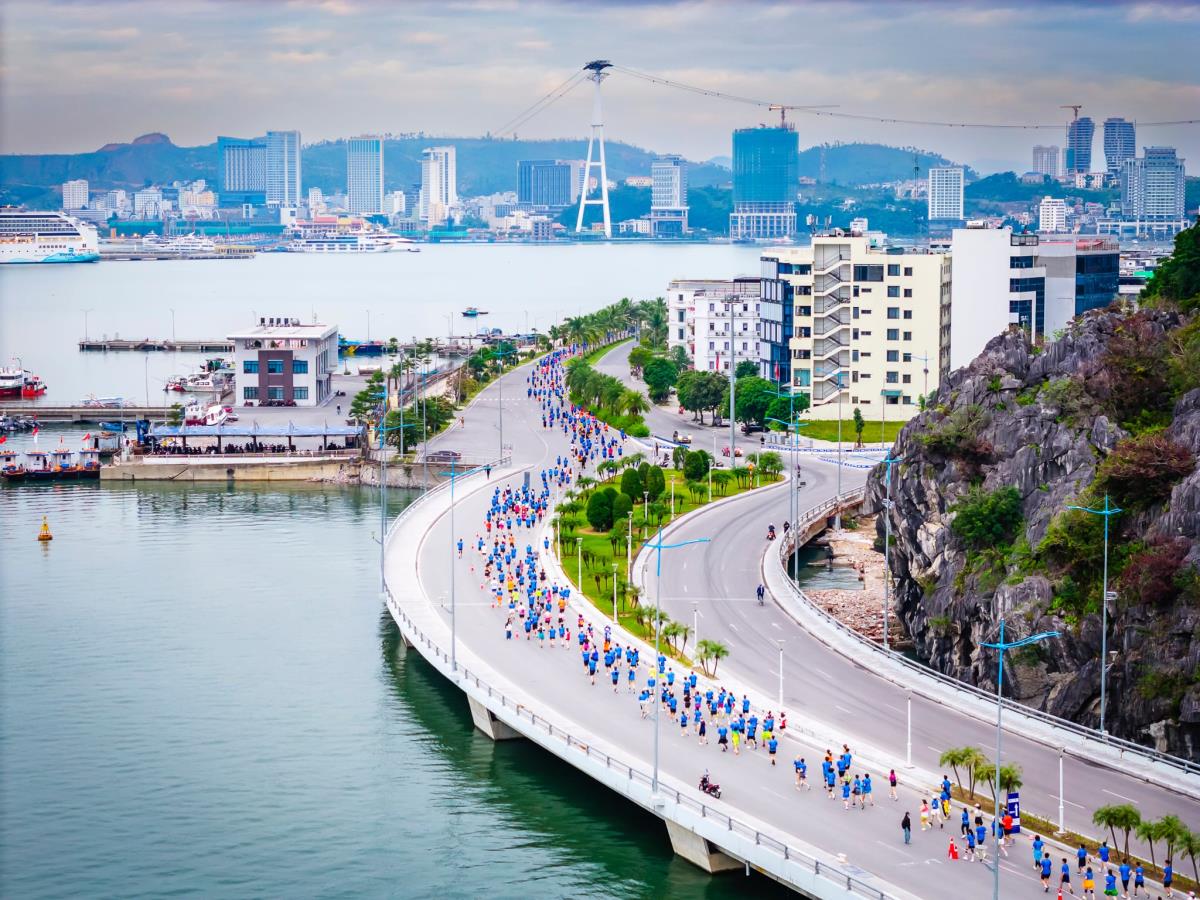 Đường chạy Marathon Quốc tế Di sản Hạ Long nằm trong Top 50 đường chạy đẹp nhất hành tinh.