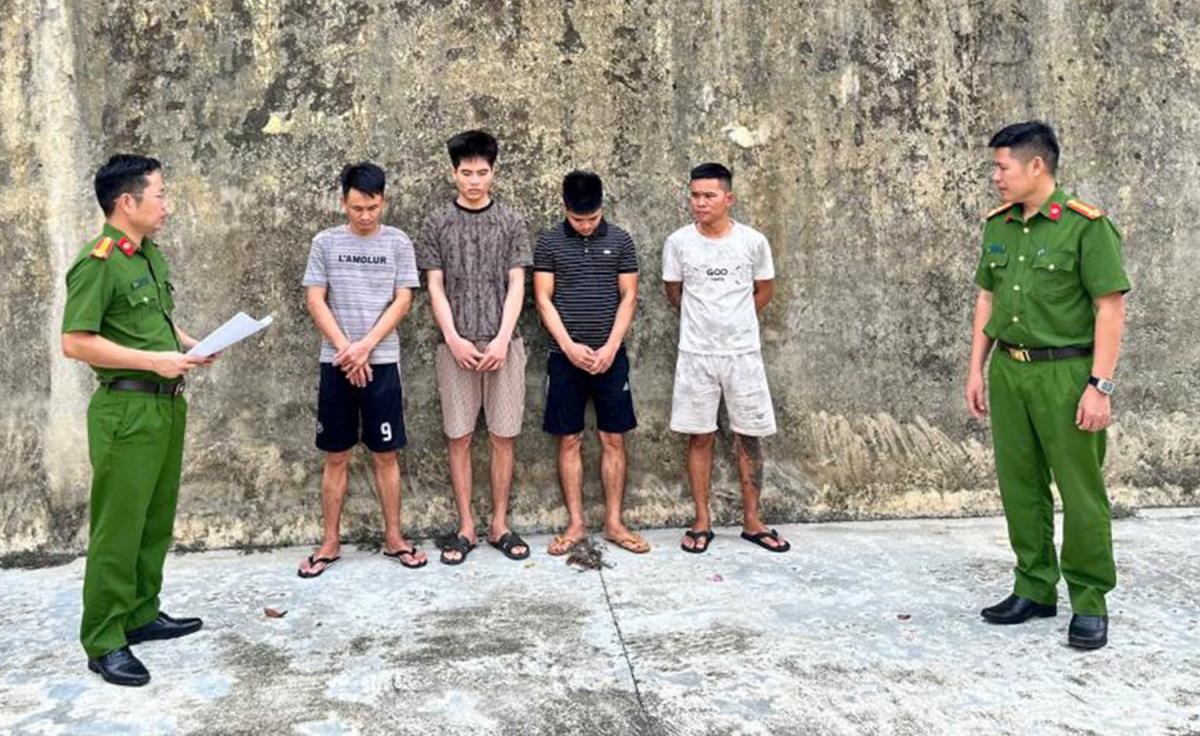 Cơ quan Công an khởi tố 4 đối tượng: Nhớ, Vũ, Vinh, Cường.