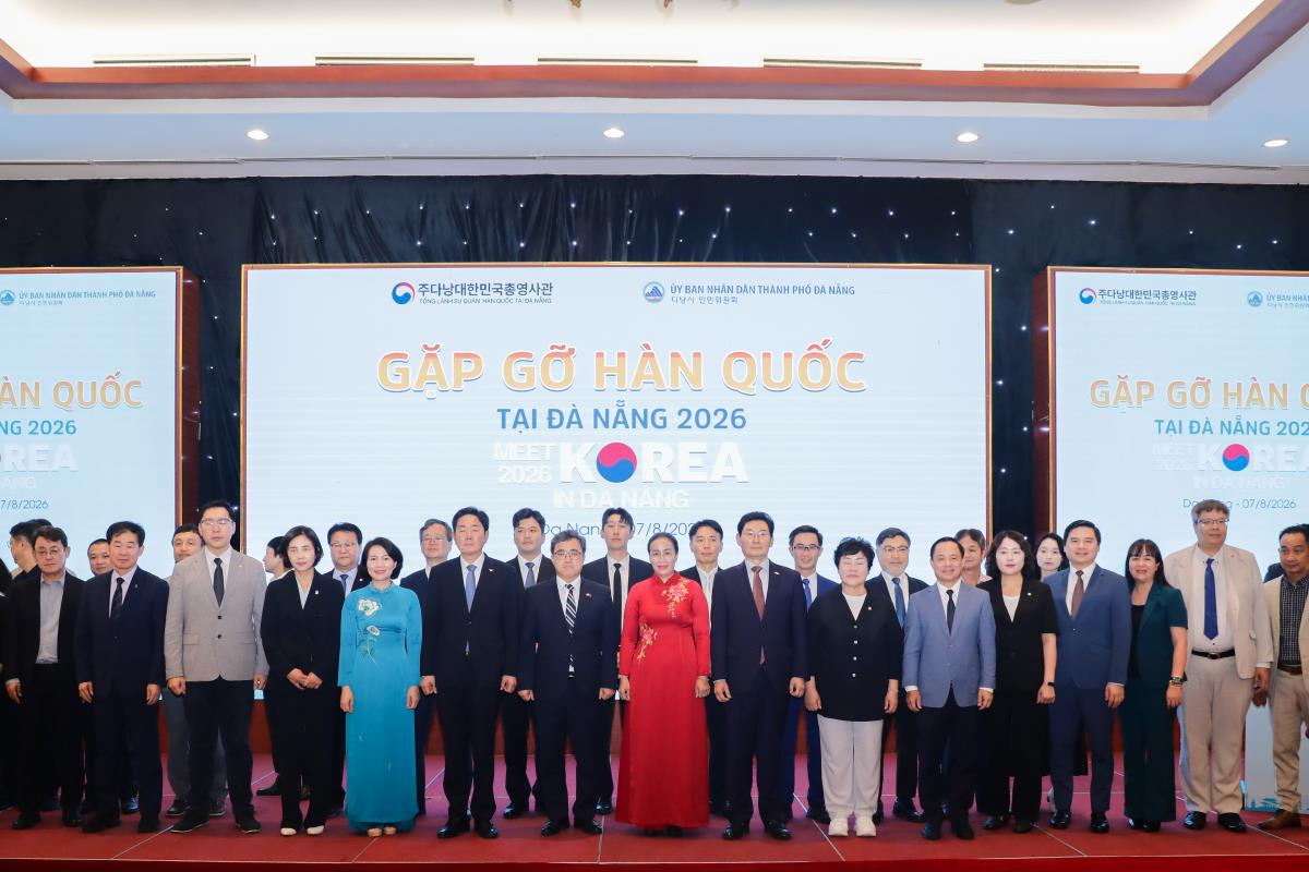 Lãnh đạo TP Đà Nẵng cùng các đại biểu chụp ảnh lưu niệm tại Hội nghị.