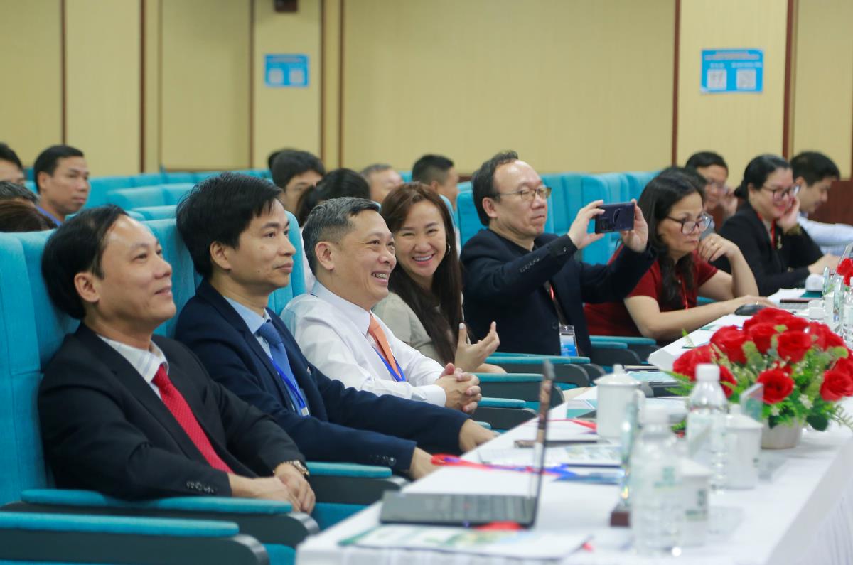 Nhiều nội dung mới và giàu tính thực tiễn được các chuyên gia, các bệnh viện lớn chia sẻ tại hội thảo