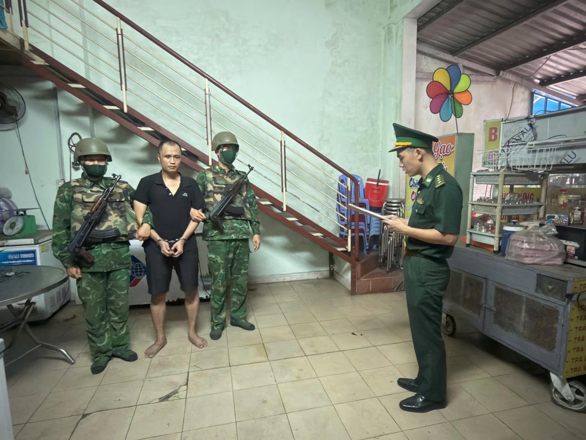 Tang vật thu giữ qua bắt giữ các đối tượng.