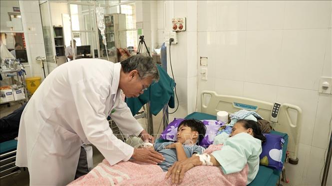 
Bệnh viện Đa khoa khu vực Cam Lộ khuyến cáo những người đã sử dụng thực phẩm nghi liên quan đến vụ việc, nếu xuất hiện các triệu chứng bất thường về đường tiêu hóa, cần đến ngay cơ sở y tế gần nhất để được thăm khám, theo dõi và điều trị kịp thời.