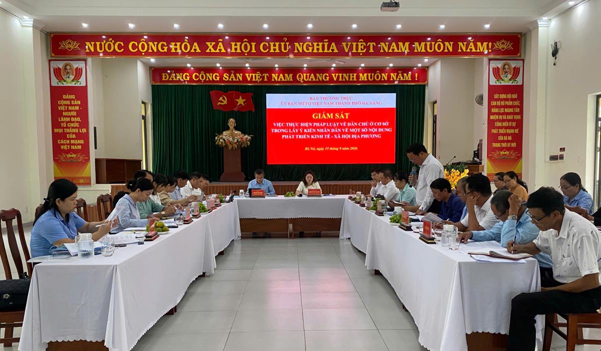 Toàn cảnh buổi giám sát việc thực hiện dân chủ ở cơ sở tại xã Bà Nà.