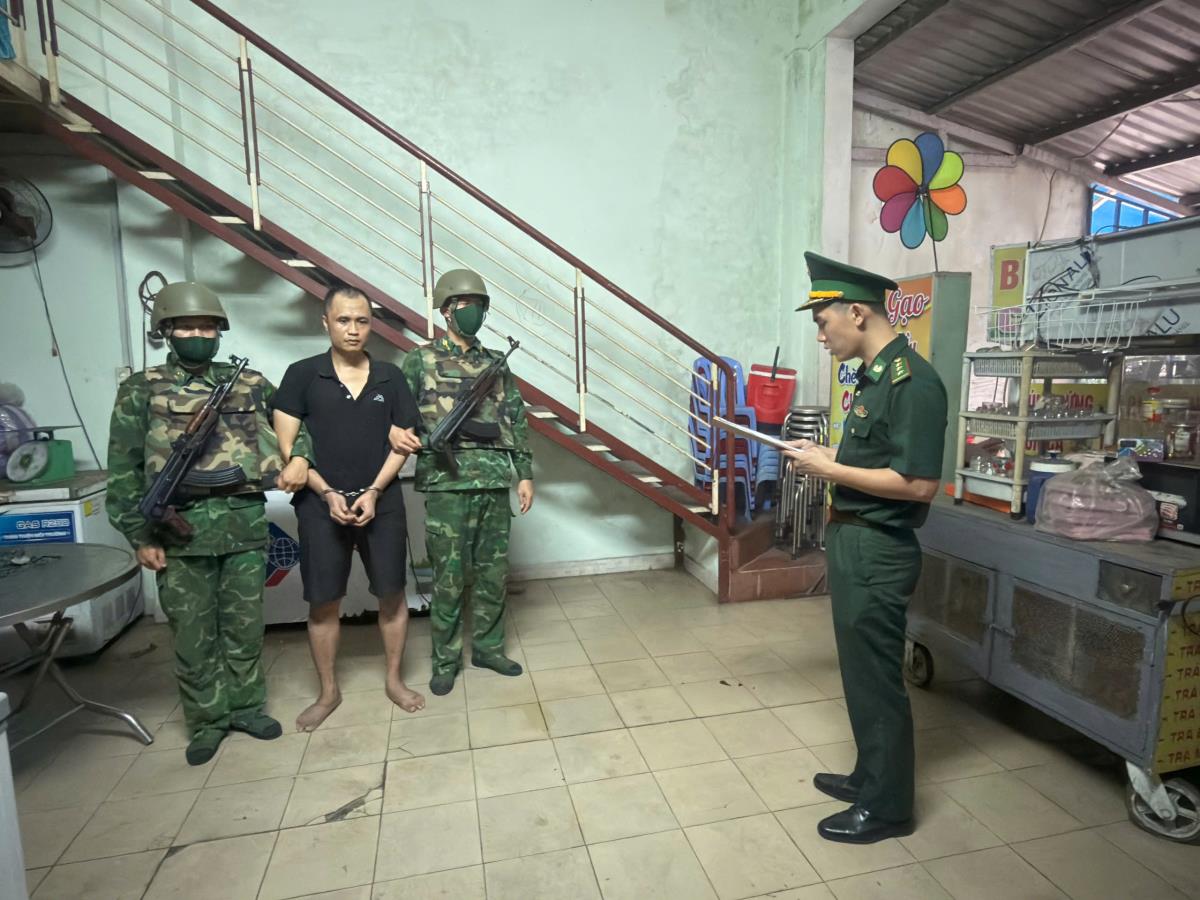 Bóc gỡ nhóm 3 đối tượng mua bán ma túy, thu giữ nhiều tang vật