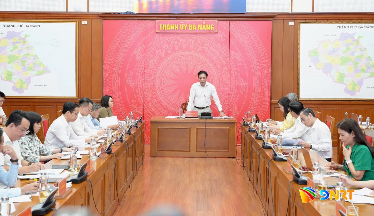 Phó Bí thư Thường trực Thành ủy Nguyễn Khắc Toàn chủ trì buổi làm việc.