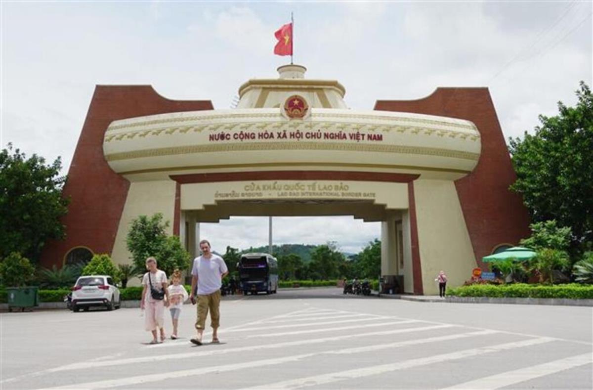Cửa khẩu quốc tế Lao Bảo.