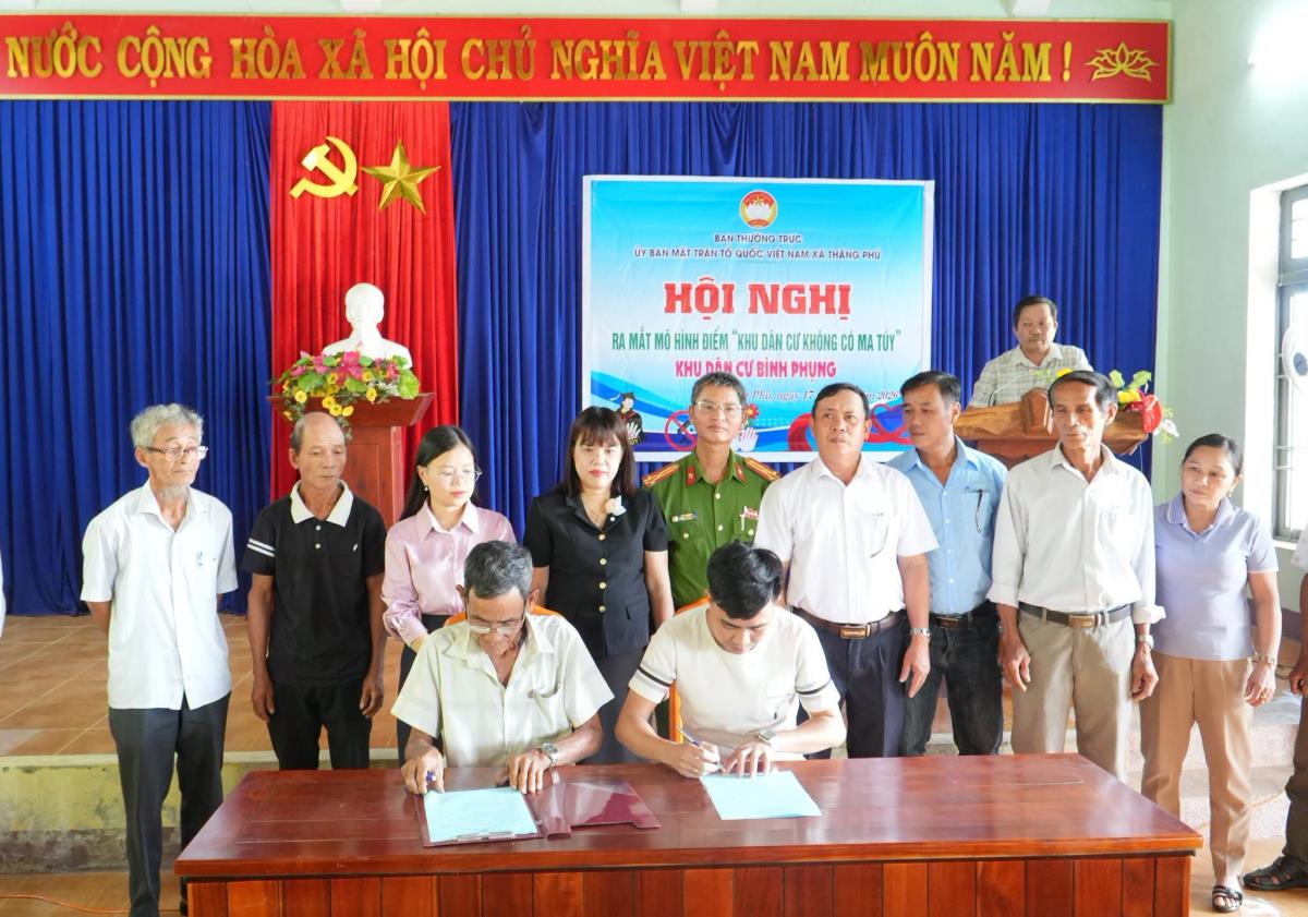 Ra mắt mô hình khu dân cư không ma túy ở thôn Bình Phụng (xã Thăng Phú).