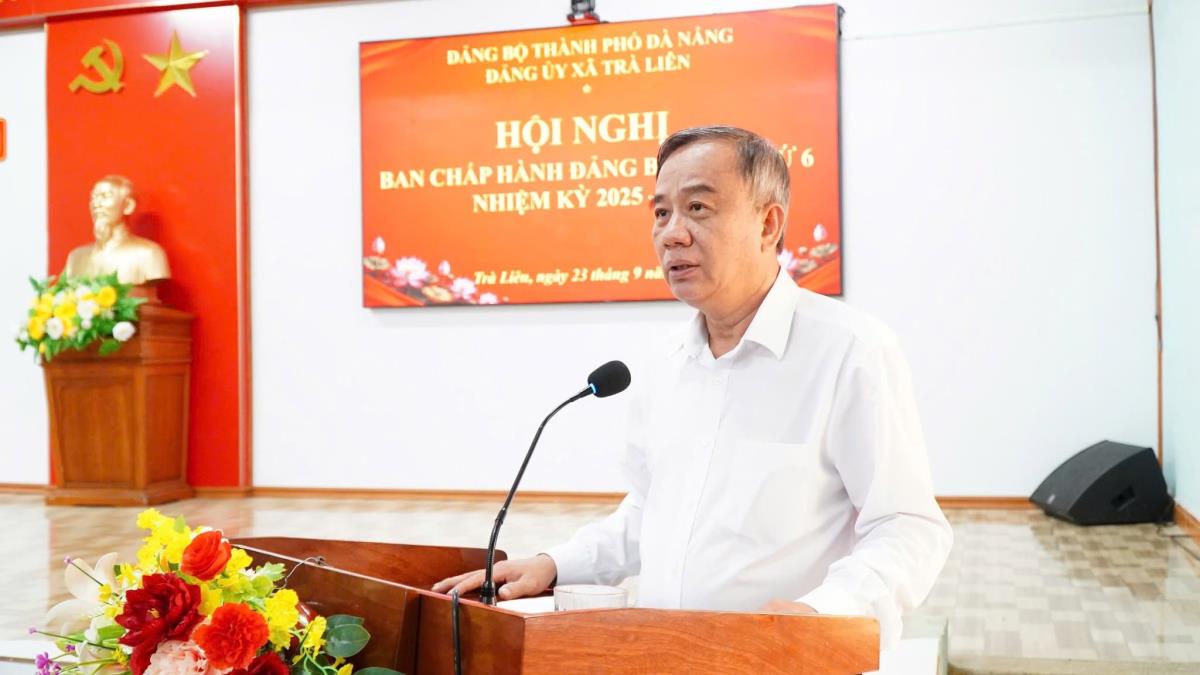 Phó Chủ tịch HĐND thành phố Trần Xuân Vinh phát biểu tại hội nghị.