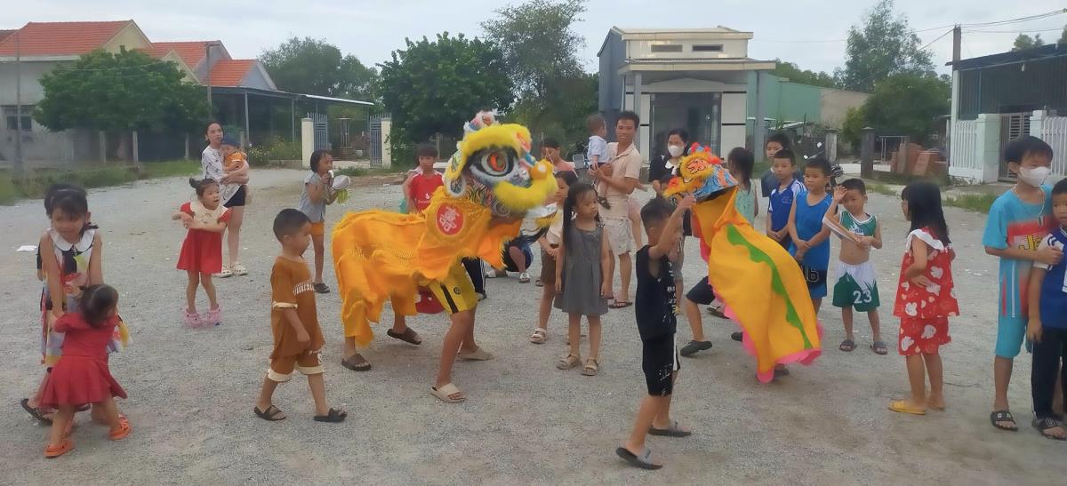 Trung thu xóm tôi.