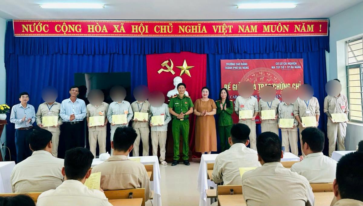 Trao chứng chỉ nghề cho 70 học viên cai nghiện