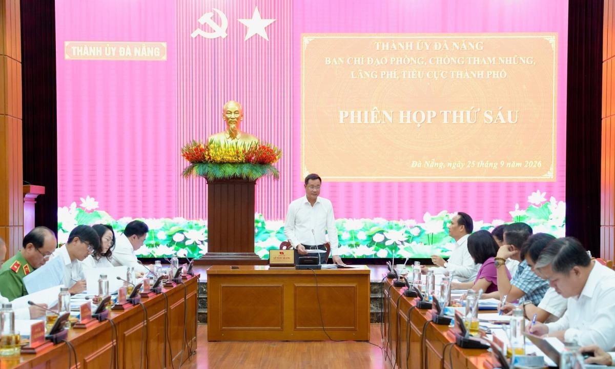 Các đại biểu dự phiên họp.