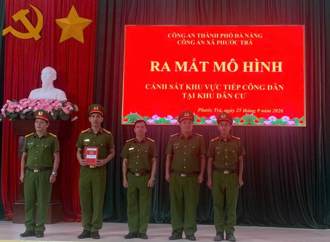 Lực lượng Cảnh sát khu vực Công an xã Phước Trà nhận nhiệm vụ thực hiện mô hình.