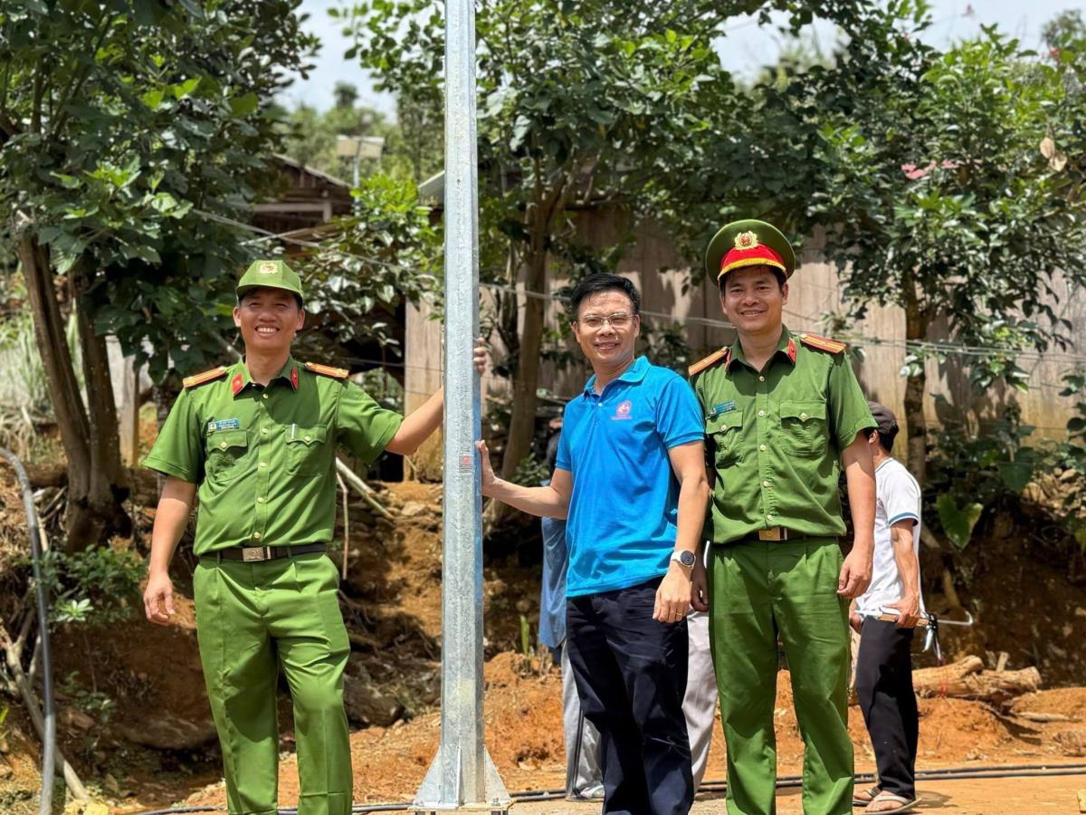 Thắp sáng bản làng vùng cao Trà Leng