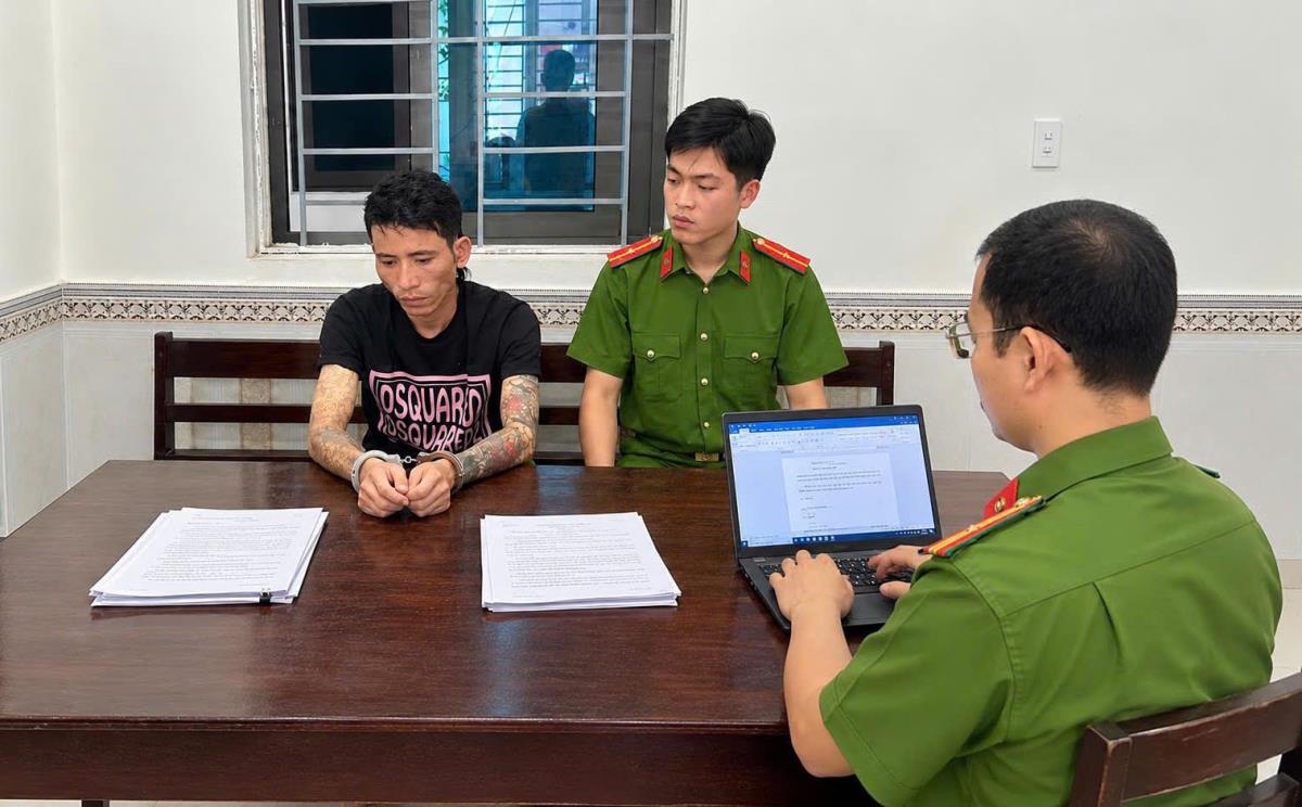 Đối tượng Trần Hùng Phi tại Cơ quan Công an.