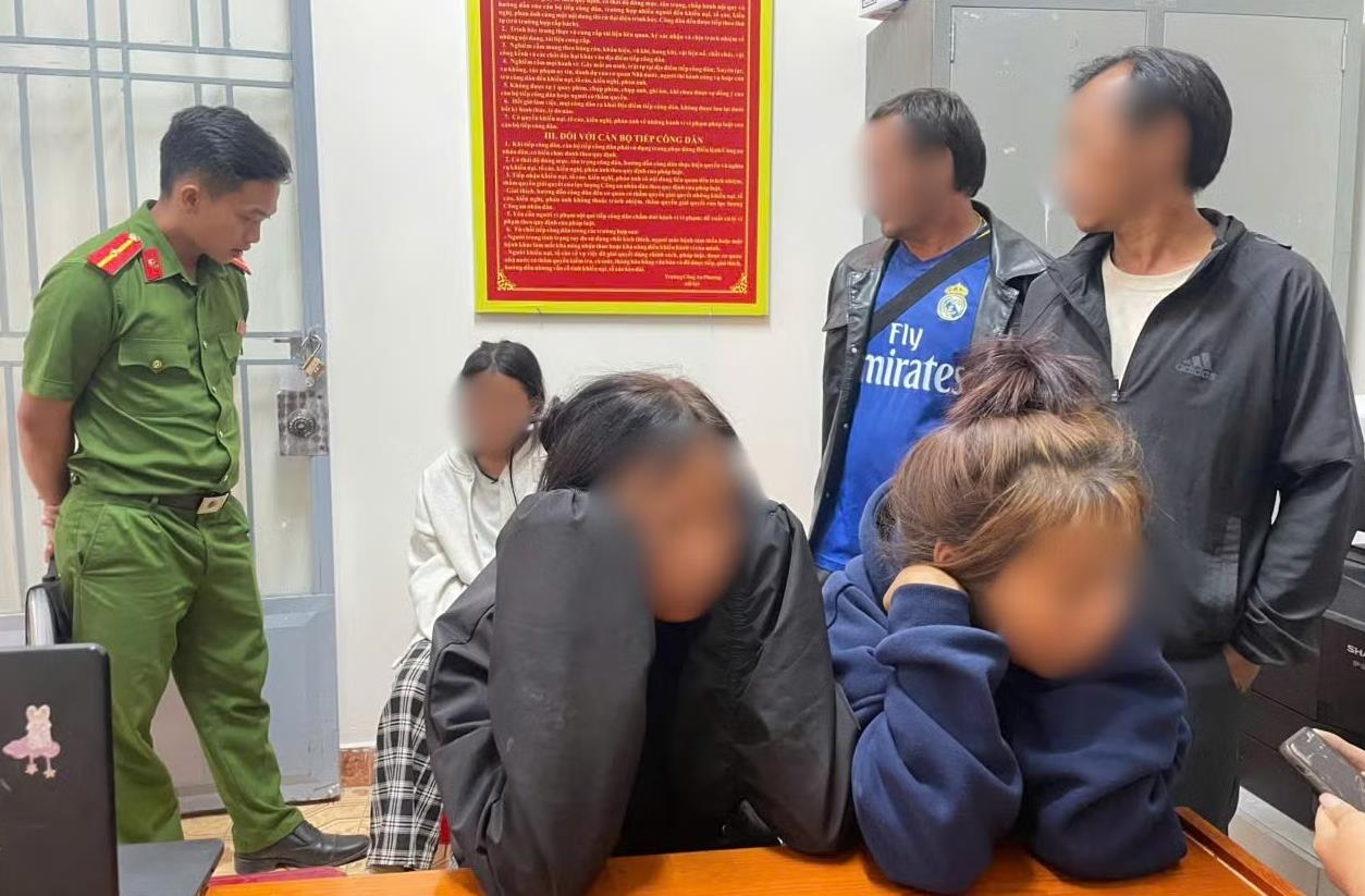 9 thiếu niên suýt rơi vào bẫy việc nhẹ lương cao