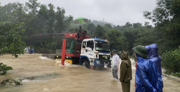Công an phường Phong Điền ứng cứu thành công 6 người mắc kẹt khi đi rừng.