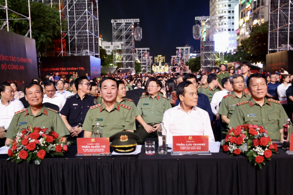 Các đại biểu tham dự chương trình.