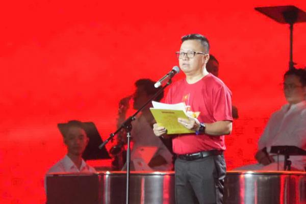 Sự rạng rỡ, thăng hoa của khán giả trở thành "nhịp đập trái tim" của Tổ quốc.