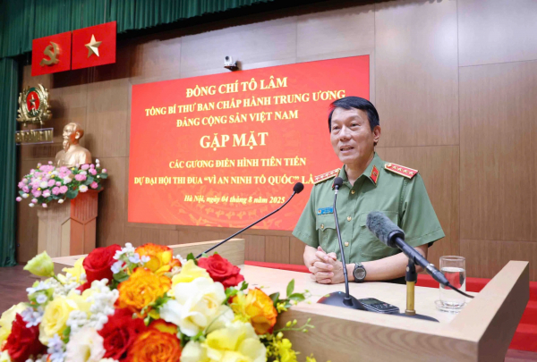 Bộ trưởng Lương Tam Quang phát biểu tại cuộc gặp mặt.