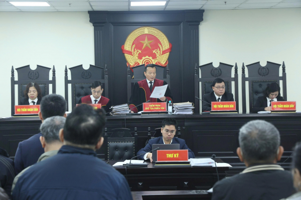 Hội đồng xét xử.