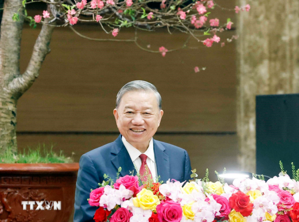 Tối 16/2/2026 (29 tháng Chạp), Tổng Bí thư Tô Lâm đến thăm, chúc Tết gia đình Giáo sư, Tiến sỹ, Nhà giáo Nhân dân Nguyễn Lân Dũng và Phó Giáo sư, Tiến sỹ, Thầy thuốc Nhân dân Nguyễn Kim Nữ Hiếu, nguyên Phó Giám đốc Bệnh viện Trung ương Quân đội 108, vừa được vinh danh là Công dân Thủ đô ưu tú năm 2025, tại phường Hai Bà Trưng, Hà Nội.