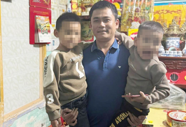 Đại úy Đạo và 2 cháu nhỏ sau khi được giải cứu thành công.