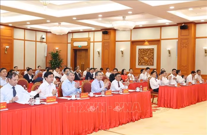 Đồng chí Nguyễn Hoàng Giang, Ủy viên Trung ương Đảng, Phó Trưởng Ban Chính sách, Chiến lược Trung ương phát biểu nhận nhiệm vụ. Ảnh: Phương Hoa/TTXVN
