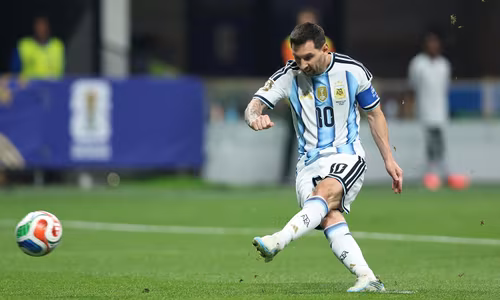 Messi tỏa sáng 4 phút, Argentina ngược dòng ngoạn mục thắng Ai Cập