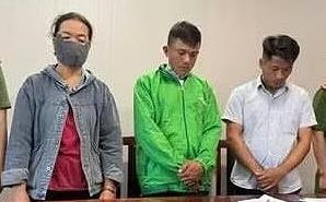 Khởi tố 3 người đổ hàng trăm tấn chất thải rắn ra môi trường
