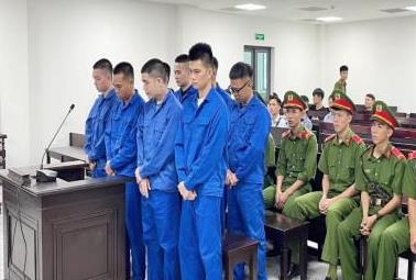 Xét xử nhóm lừa đảo đặt mua bán hàng qua điện thoại từ bên kia biên giới