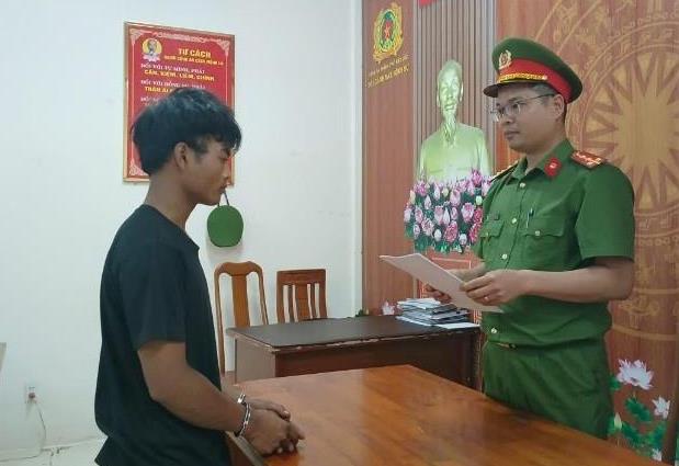 Nửa đêm giả dạng đi cướp