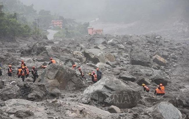Chạy đua giải cứu 900 người có thể vẫn mắc kẹt trong các hầm thủy điện Nepal
