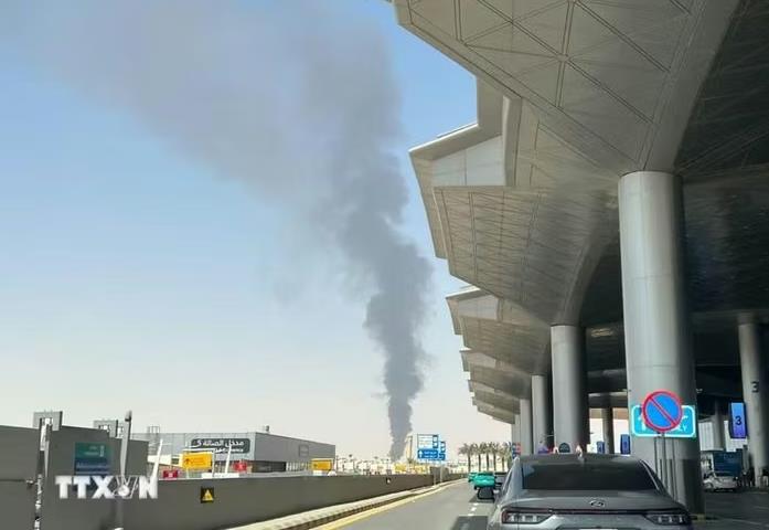 Tấn công sân bay Saudi Arabia làm 12 người thiệt mạng và 309 người bị thương