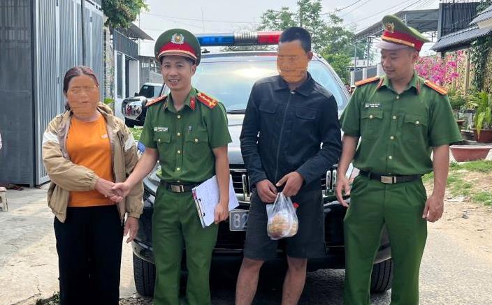 Cảnh sát 113 giúp người đi lạc về nhà an toàn