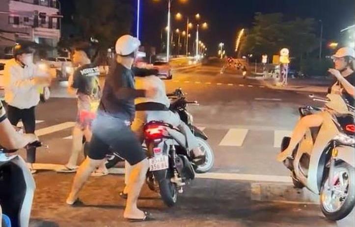 Choảng nhau giữa đường