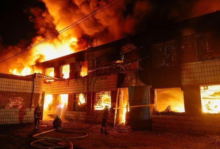 Nga - Ukraine tiếp tục tập kích quy mô lớn