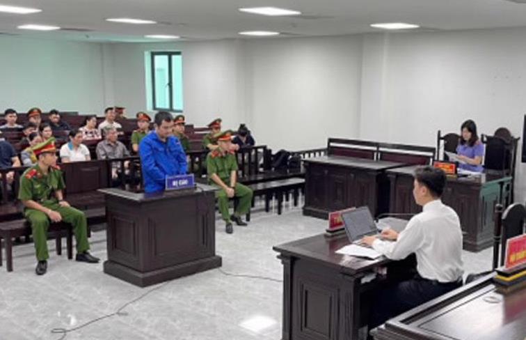 Vì đất mất tình thân