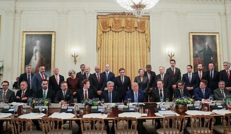 Tổng thống Trump cùng loạt lãnh đạo công nghệ bàn cách tự quản AI