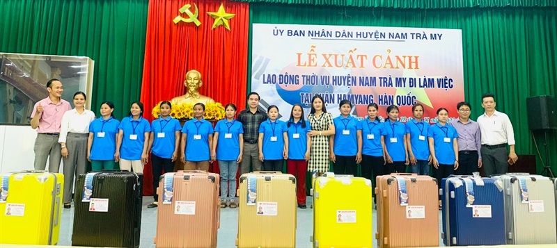 Lễ xuất cảnh đưa lao động thời vụ đi làm việc tại Hàn Quốc.