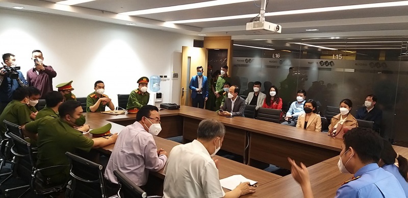 Nhiều tài liệu, hồ sơ, thiết bị văn phòng được Cơ quan điều tra niêm phong, tạm giữ để phục vụ hoạt động tố tụng.