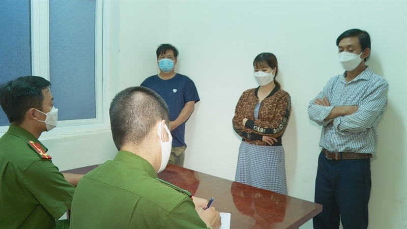 Cơ quan Công an làm việc với 3 bị can.