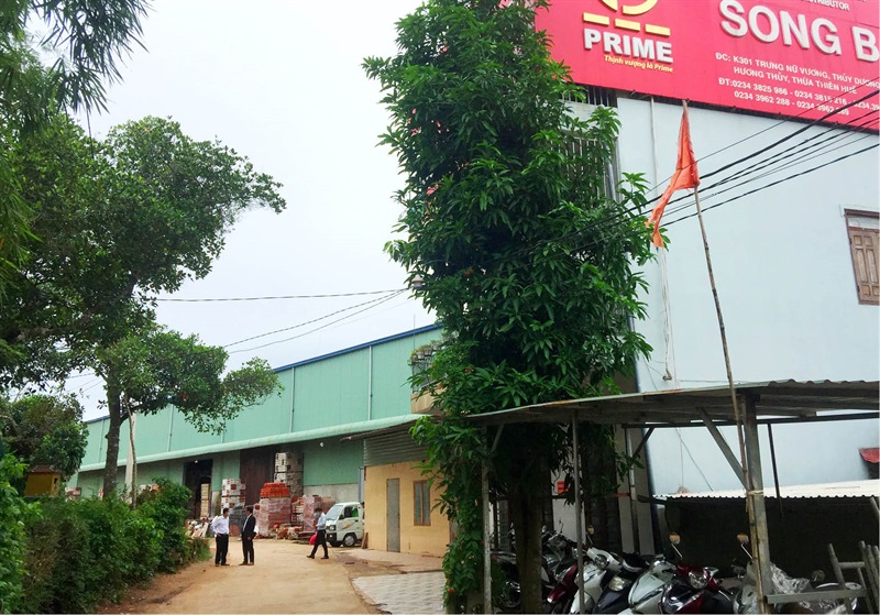 Một trong những dãy nhà kho do ông Hồ Khánh Phước xây dựng trái phép.