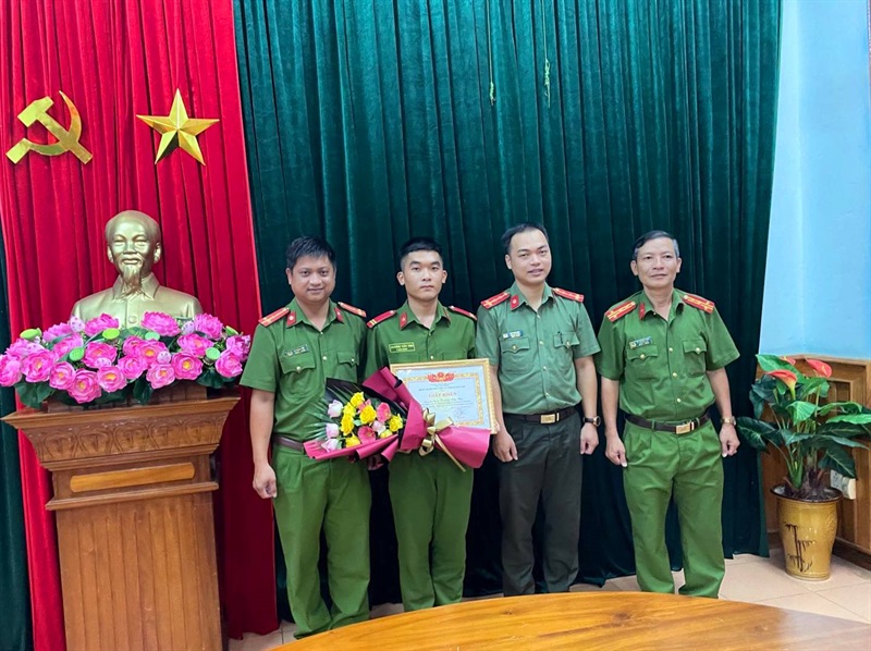 Chiến sĩ Trương Tấn Thu được tuyên dương.