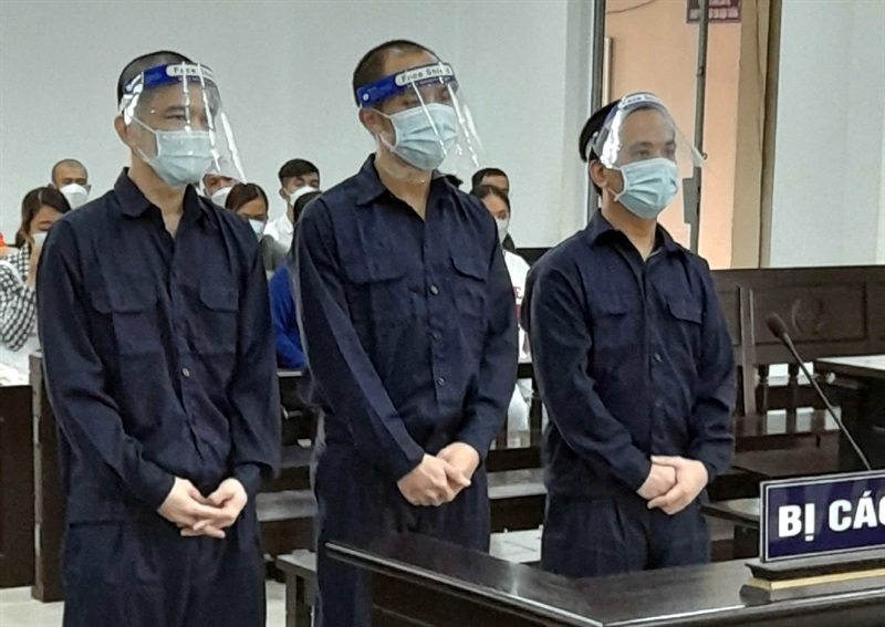 Các bị cáo Thiện, Thông, Ngọc tại tòa.