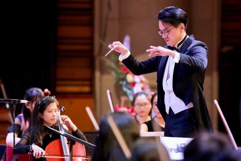 Nhạc trưởng Trần Nhật Minh.