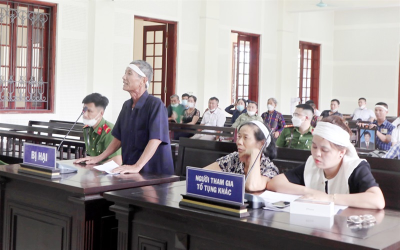 Bị cáo Nguyễn Văn Hùng tại tòa.